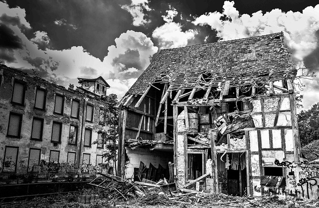 Fra mursten til murbrokker: Prisen for nedrivning af dit hus